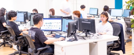 デザインからディレクションまで
実践型Webデザイナーインターン!