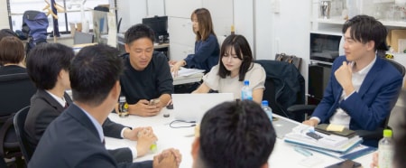 あなたの一言が誰かの人生を変える。
最速で成長可能な実務型長期インターン