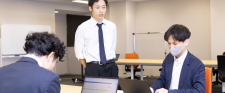 社長直下で営業とエンジニアとしての基礎的
スキルが学べる実践的インターン!!!