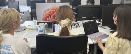 〖1〜2年生・未経験歓迎〗月100万円の
利益を生み出す。次世代型マーケインターン